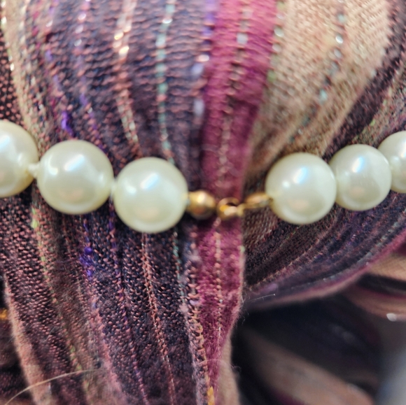 Natural south sea pearl necklace with 10k rose gold clasp. - Picture 3 of 10